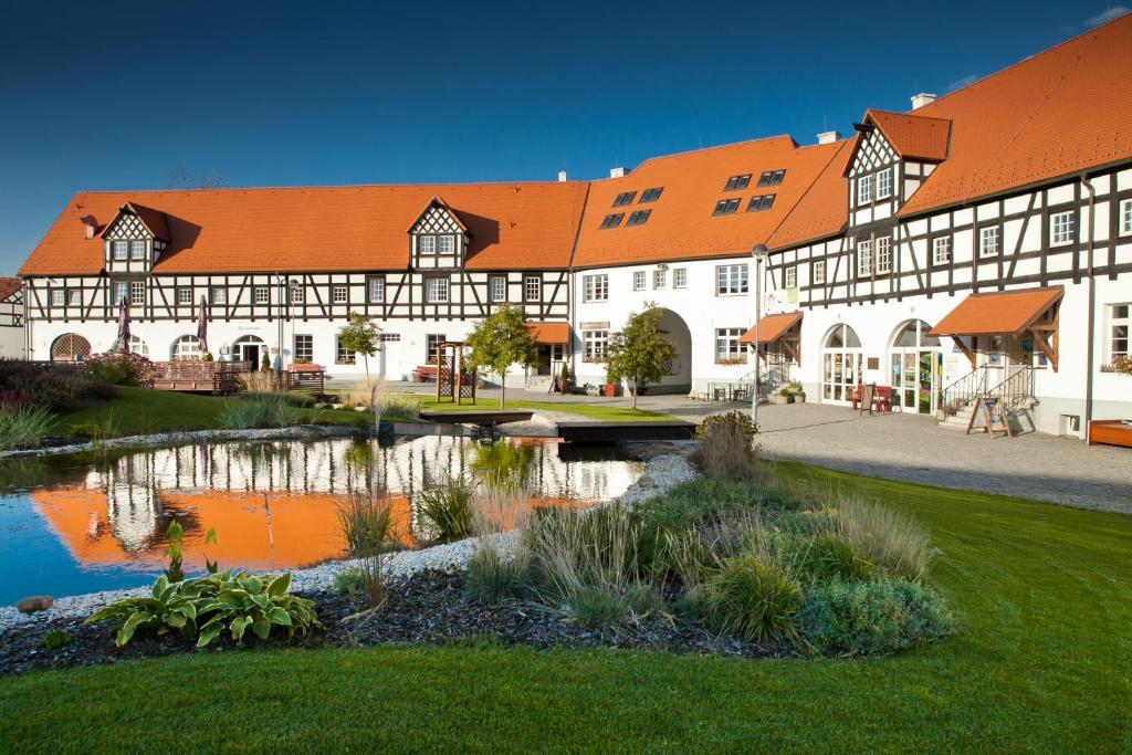 Penzion Statek Bernard Hotel Královské Poříčí Exterior foto